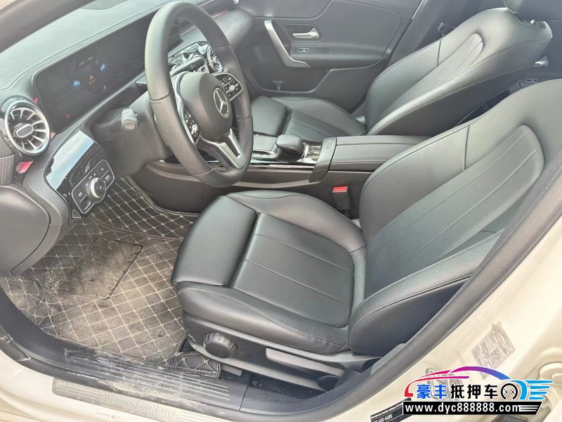 22年奔驰A轿车抵押车出售