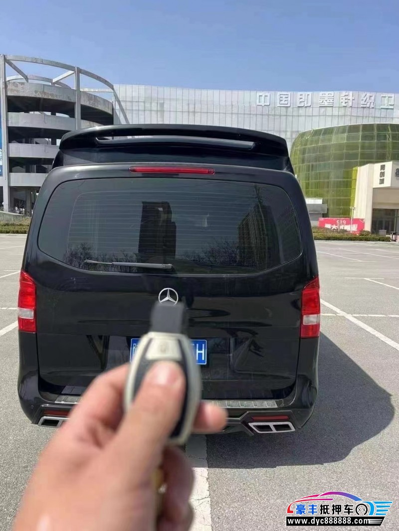 18年奔驰威霆轿车抵押车出售