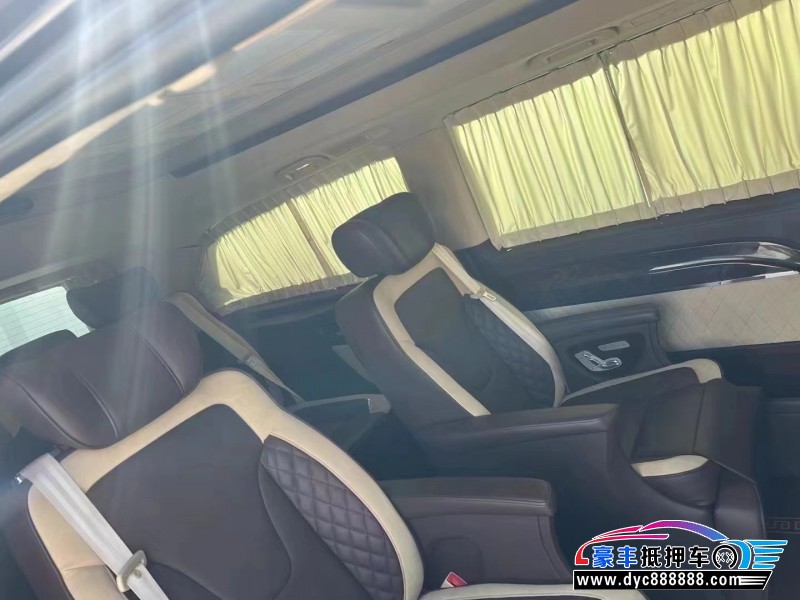 18年奔驰威霆轿车抵押车出售