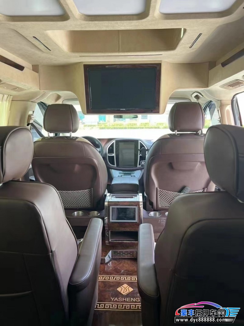 18年奔驰威霆轿车抵押车出售