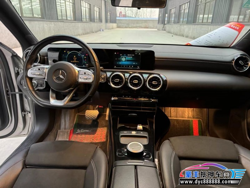 20年奔驰A轿车抵押车出售