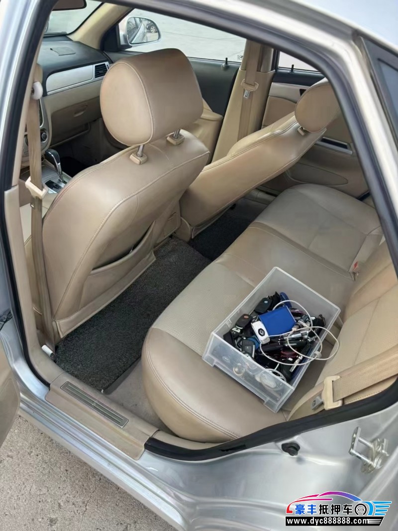 13年别克凯越轿车抵押车出售