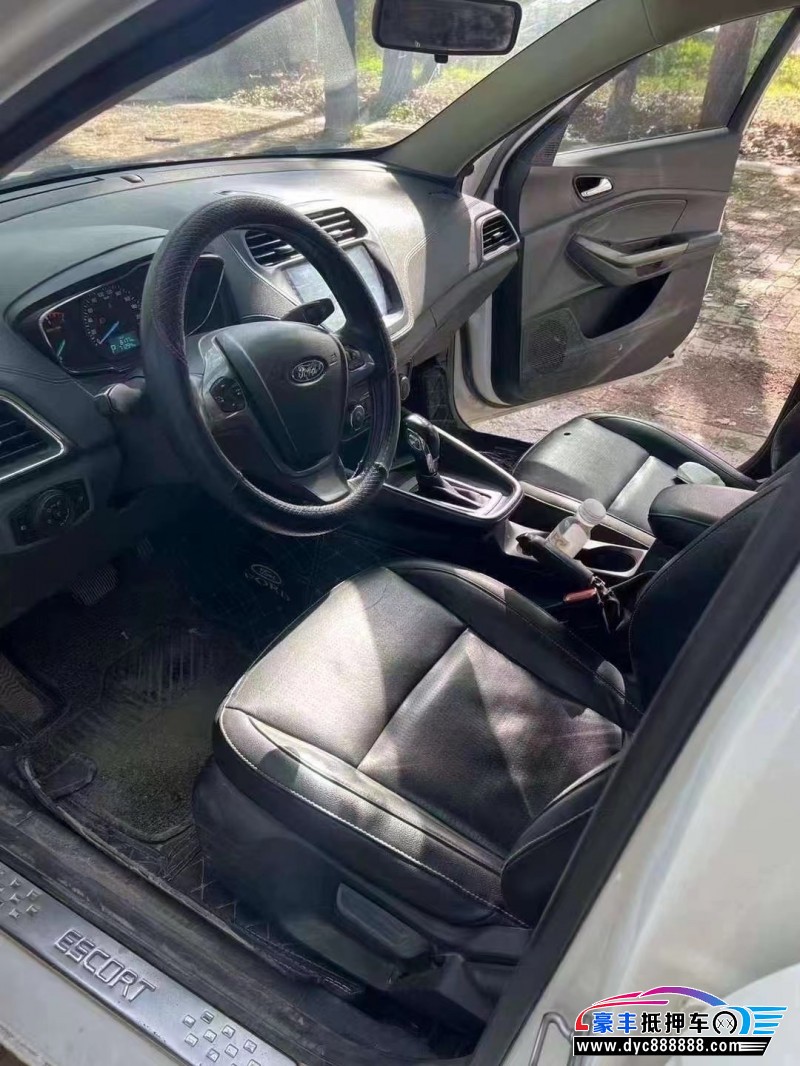 17年福特福克斯轿车抵押车出售