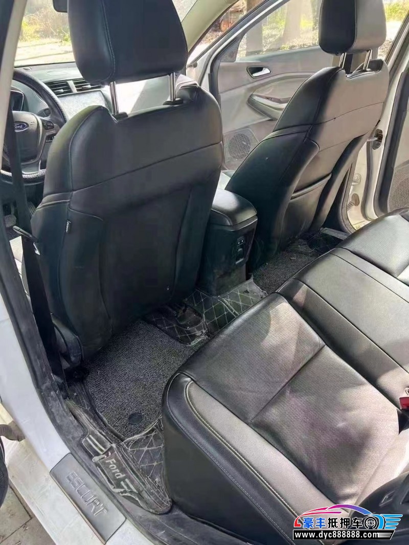17年福特福克斯轿车抵押车出售