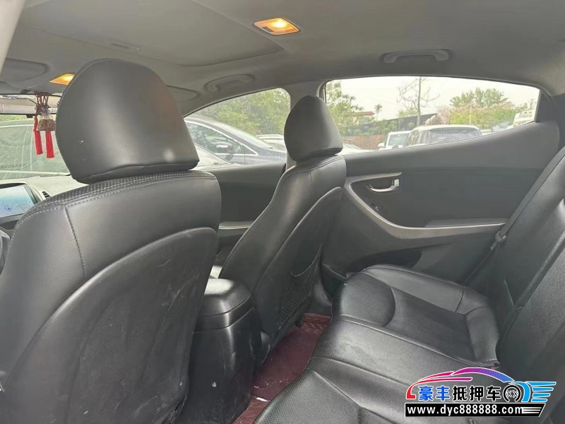 15年现代朗动轿车抵押车出售