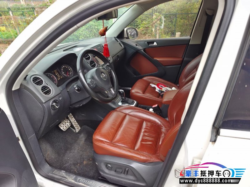 11年大众途威轿车抵押车出售