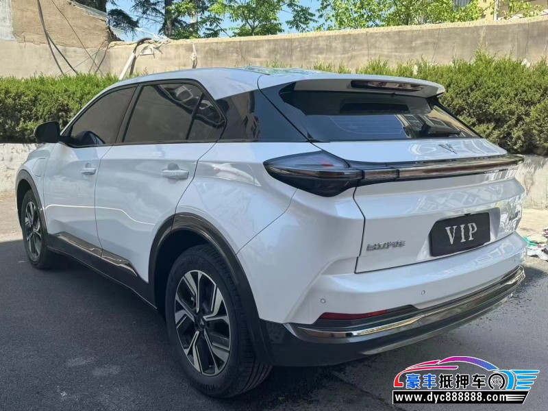 24年哪吒U轿车抵押车出售