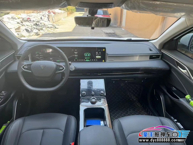 24年哪吒U轿车抵押车出售