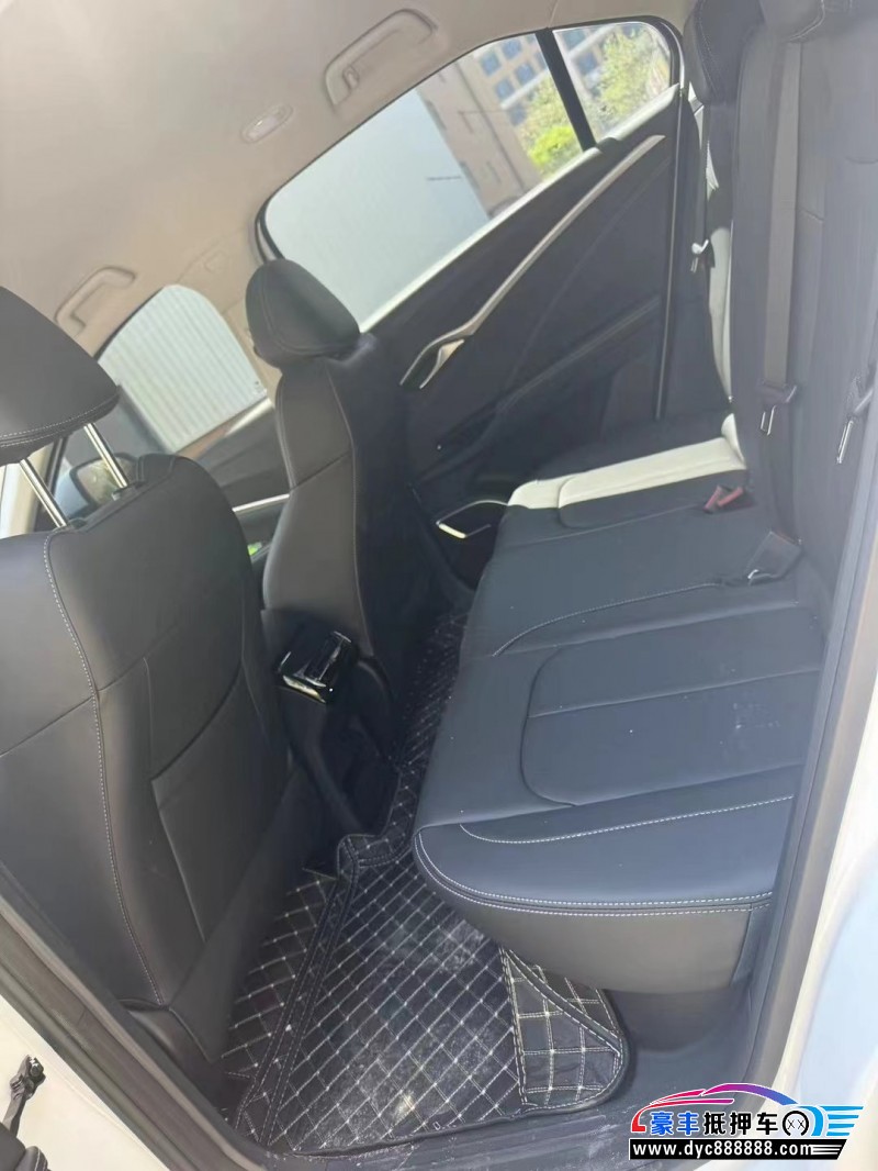 24年哪吒U轿车抵押车出售