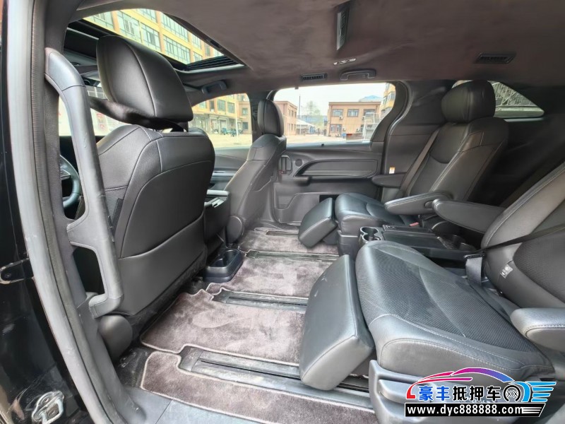 23年丰田塞纳轿车抵押车出售