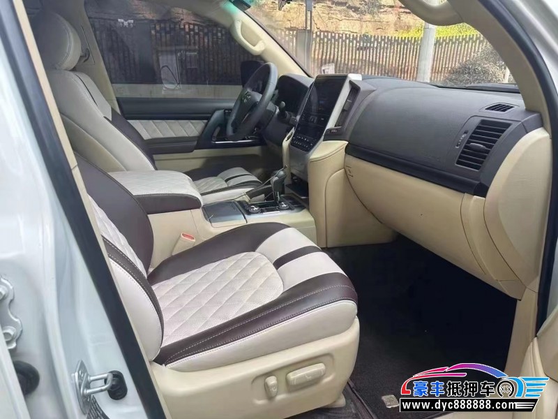 17年丰田兰德酷路泽（陆巡）轿车抵押车出售