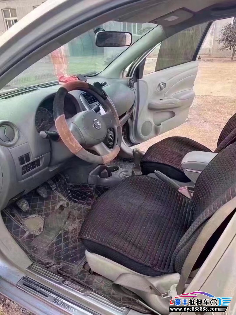 13年日产阳光轿车抵押车出售