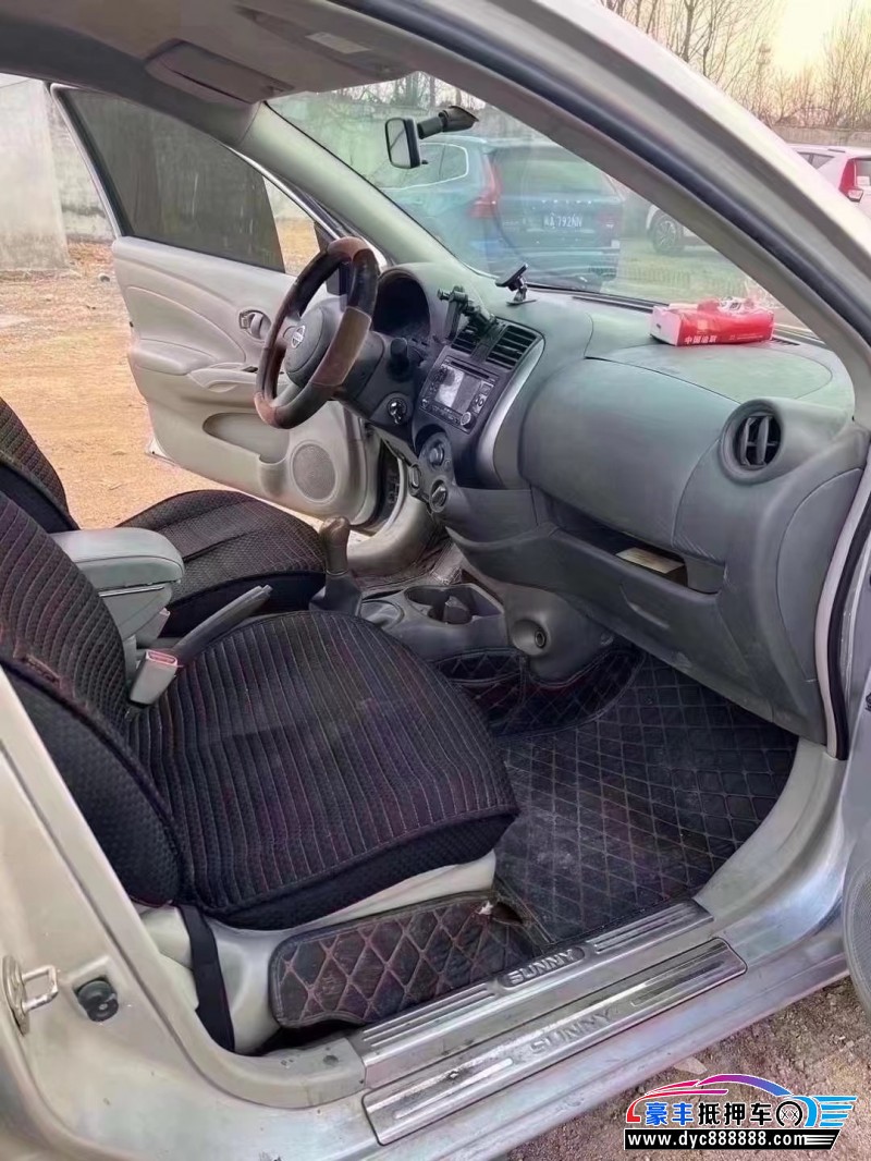 13年日产阳光轿车抵押车出售