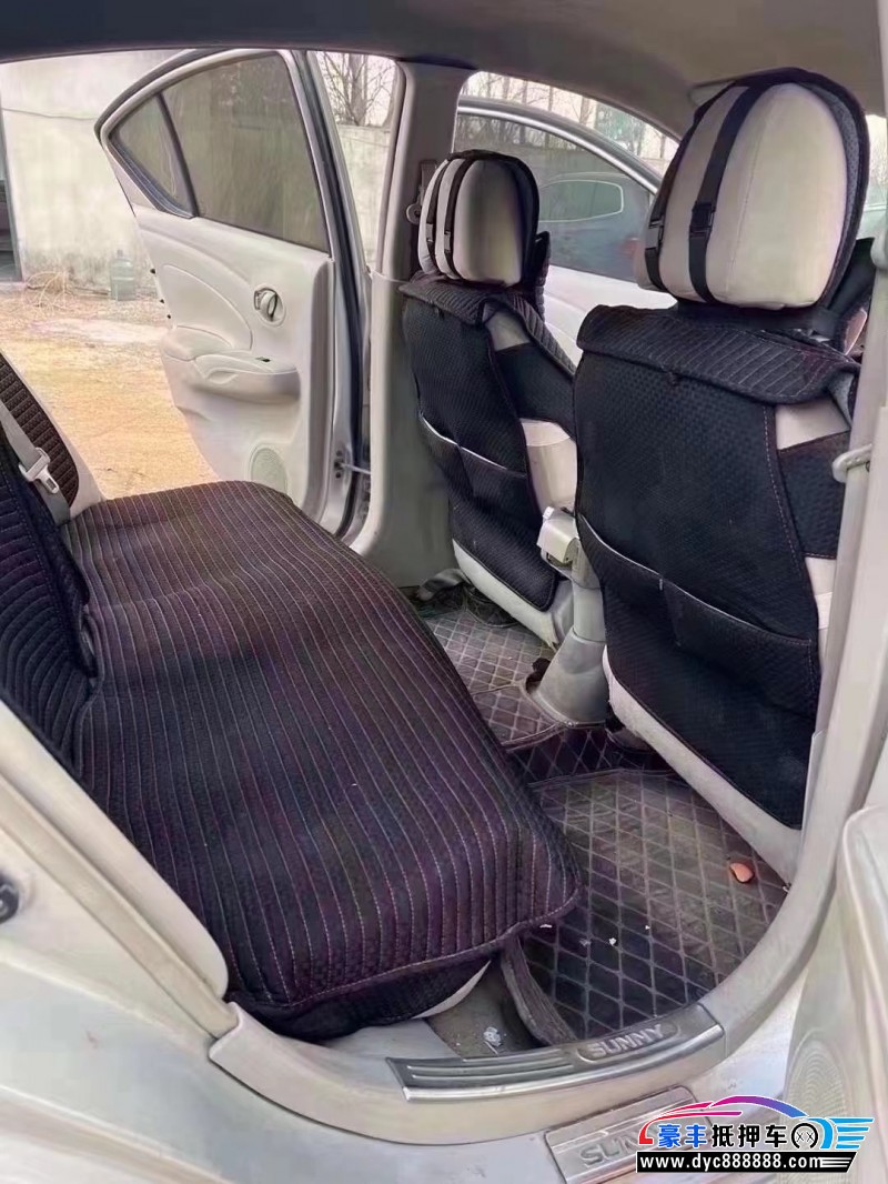 13年日产阳光轿车抵押车出售