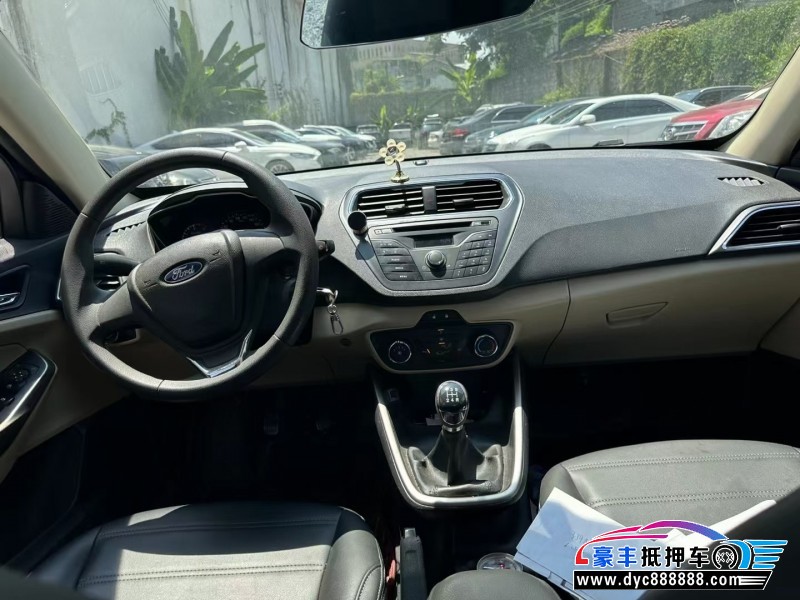 18年福特福睿斯轿车抵押车出售