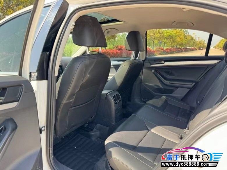 18年大众速腾轿车抵押车出售