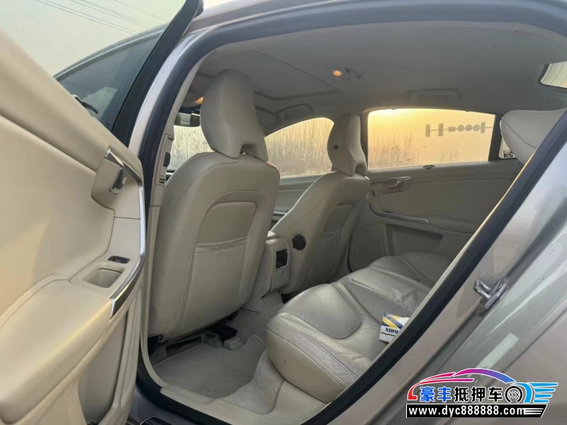 14年沃尔沃S60轿车抵押车出售