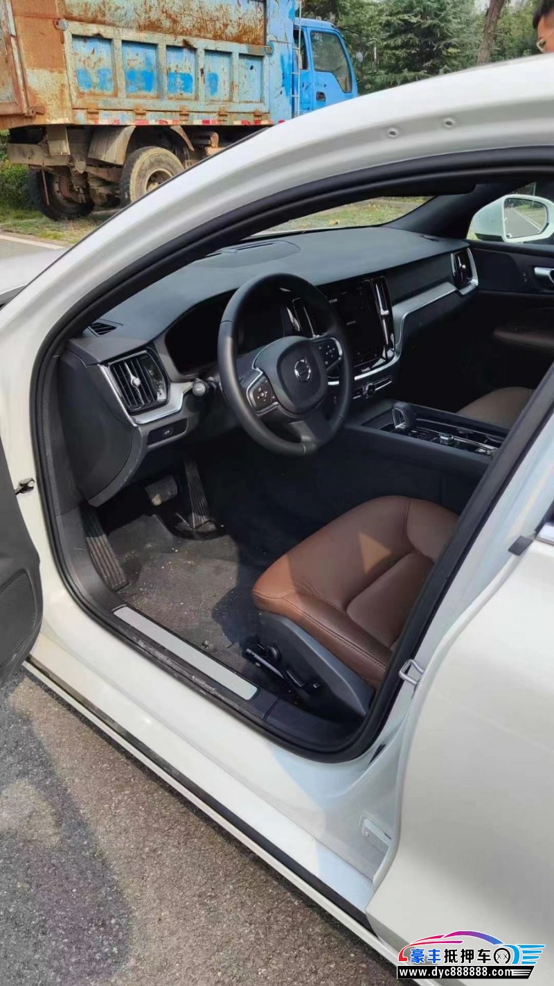 23年沃尔沃S60轿车抵押车出售