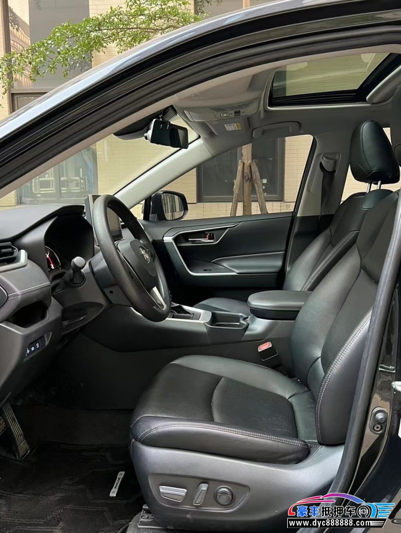 22年丰田RAV4轿车抵押车出售