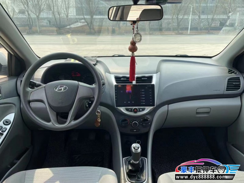 15年现代瑞纳轿车抵押车出售