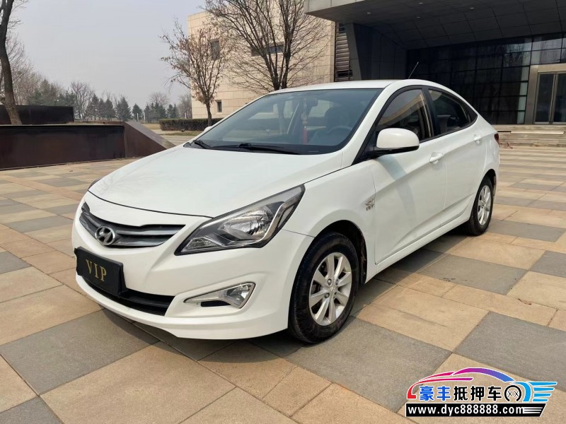 15年现代瑞纳轿车抵押车出售