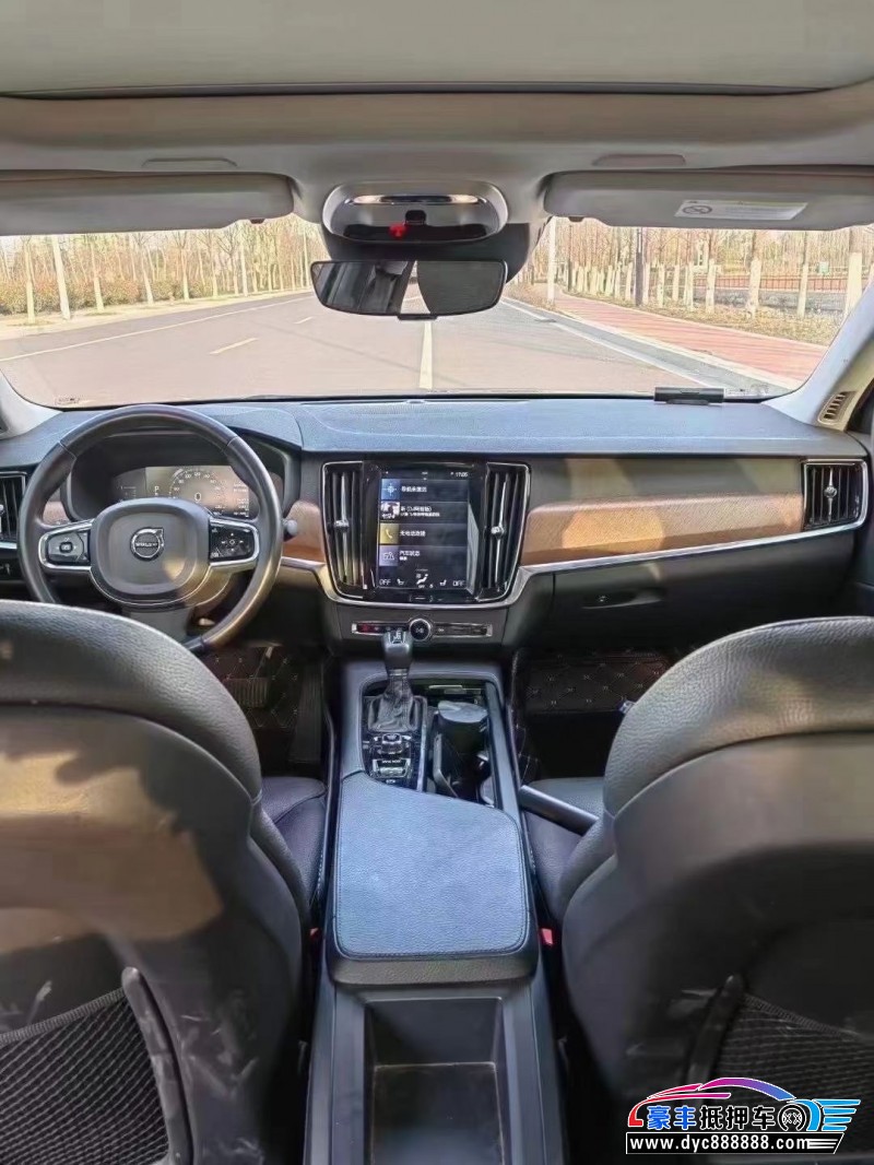 19年沃尔沃S90轿车抵押车出售