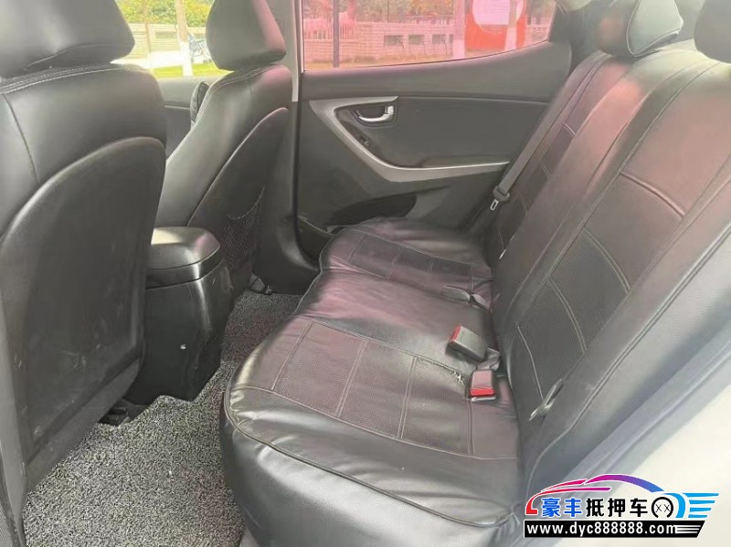 16年现代朗动轿车抵押车出售