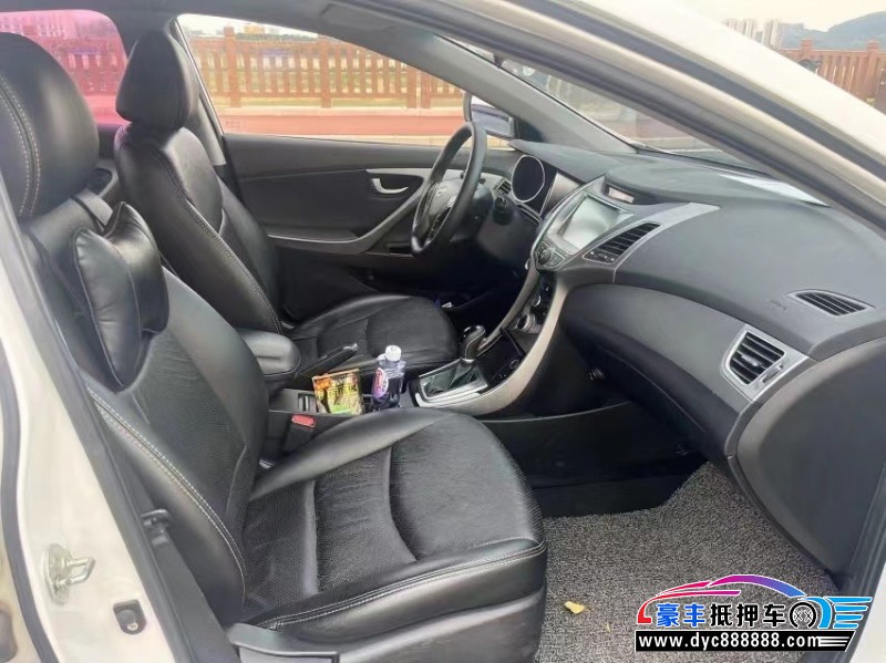 16年现代朗动轿车抵押车出售