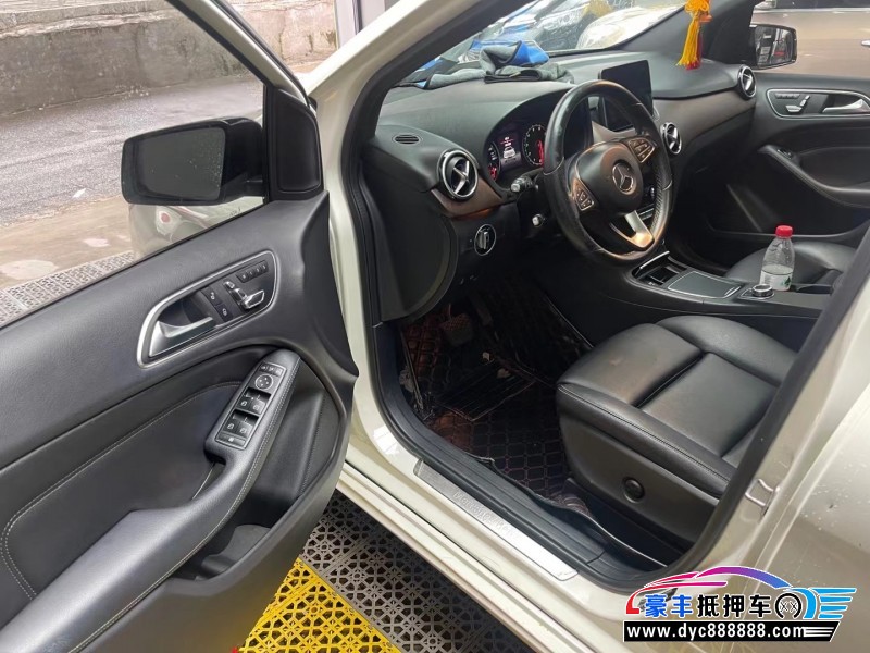 18年奔驰B轿车抵押车出售