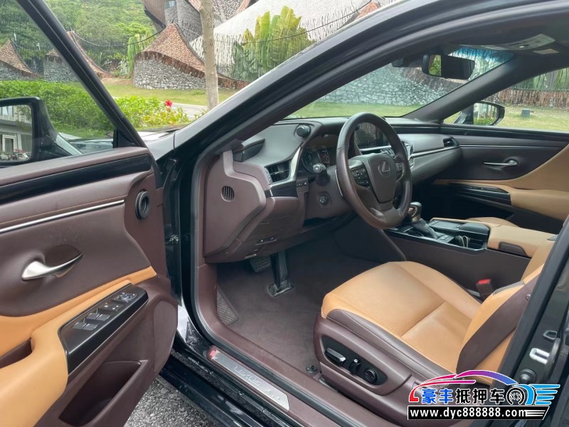 21年雷克萨斯ES轿车抵押车出售