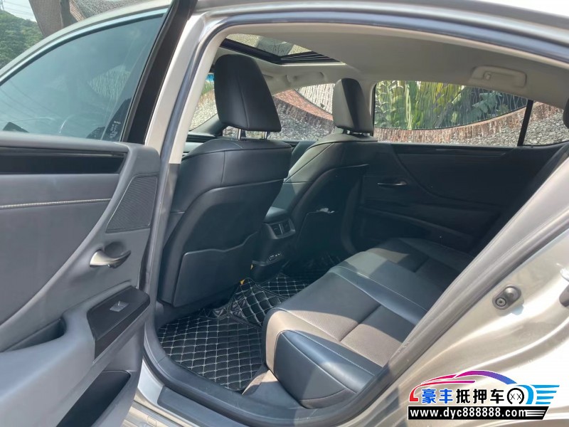 20年雷克萨斯ES轿车抵押车出售