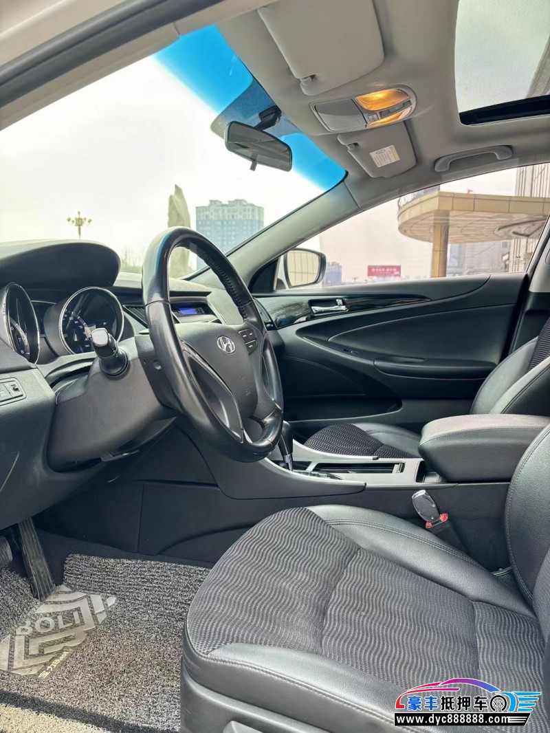 16年现代索纳塔轿车抵押车出售