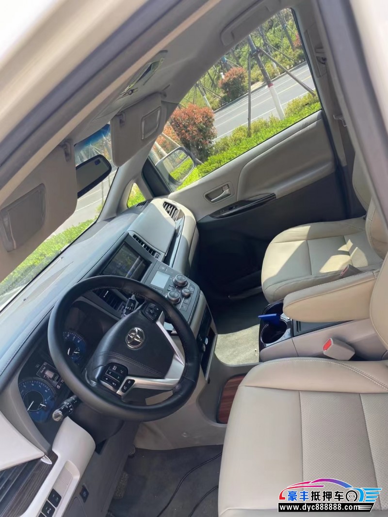 18年丰田塞纳轿车抵押车出售