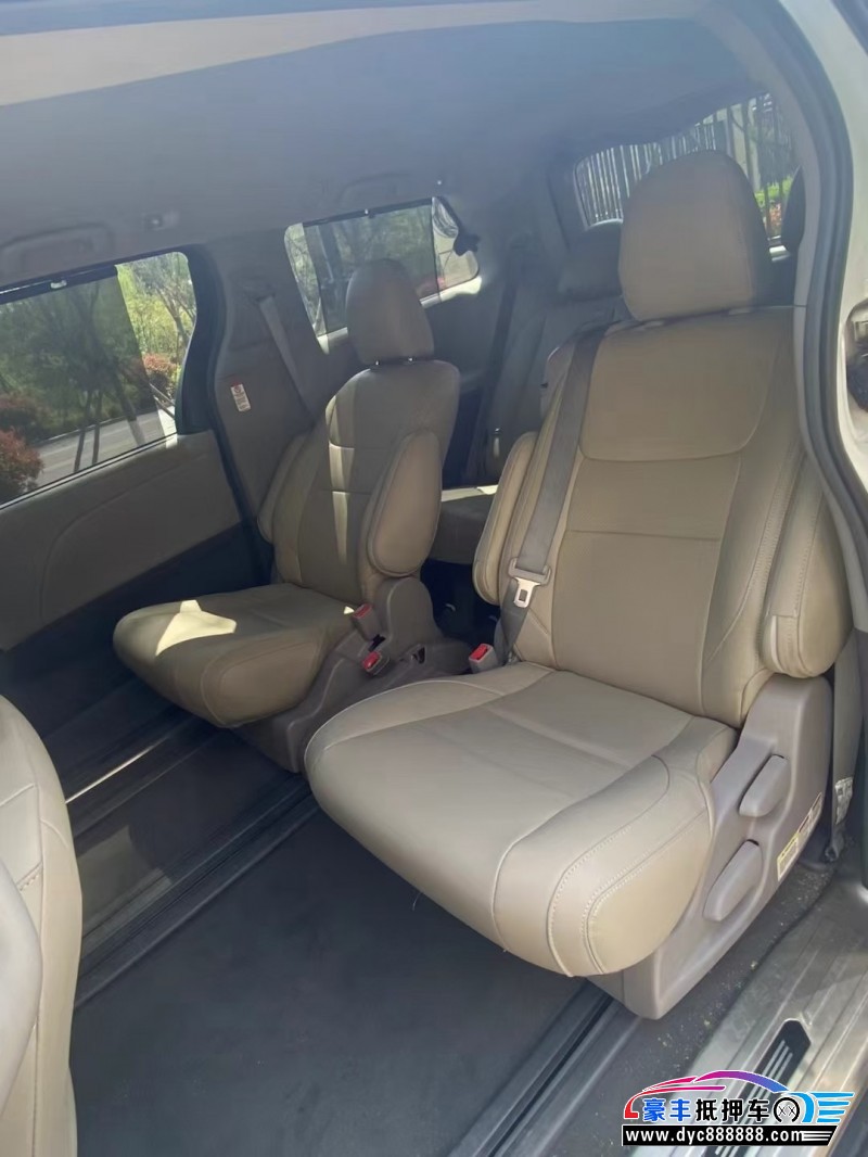 18年丰田塞纳轿车抵押车出售