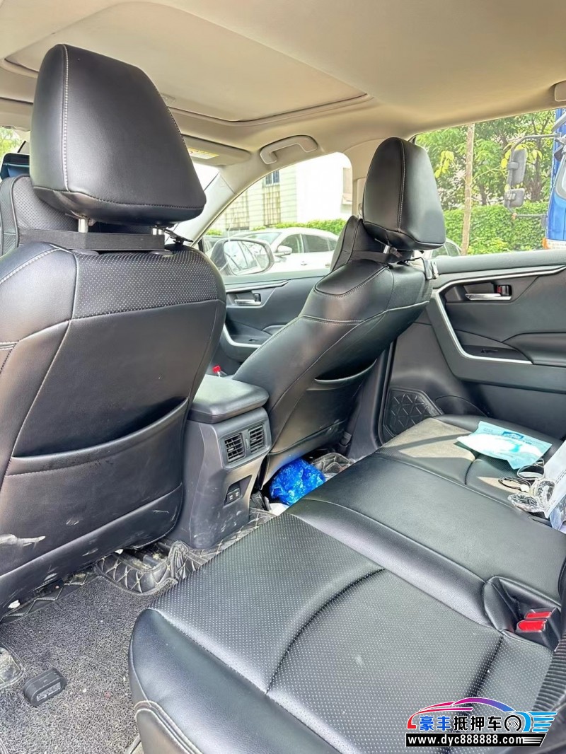 20年丰田RAV4轿车抵押车出售