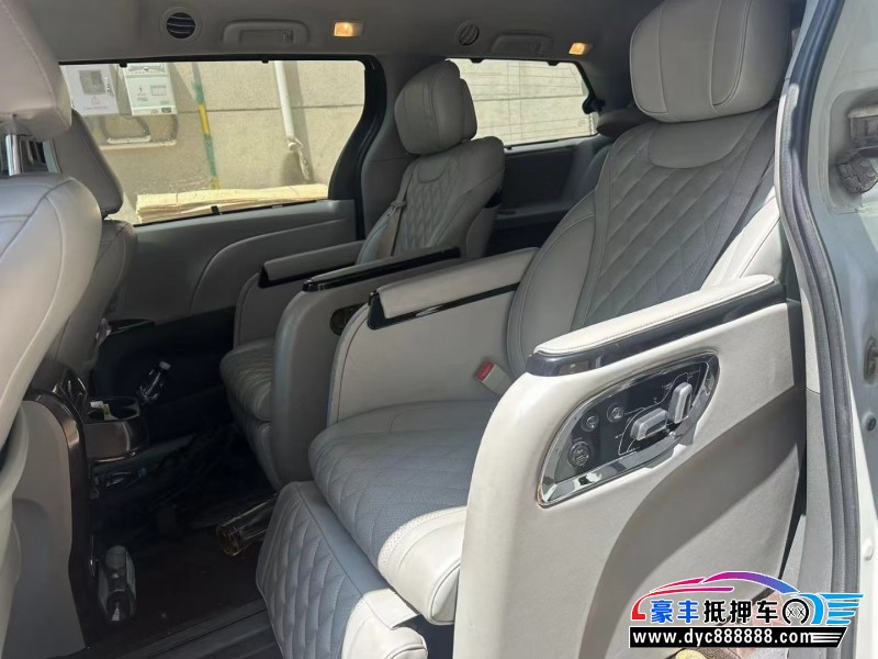 20年丰田塞纳轿车抵押车出售