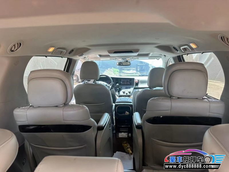 20年丰田塞纳轿车抵押车出售