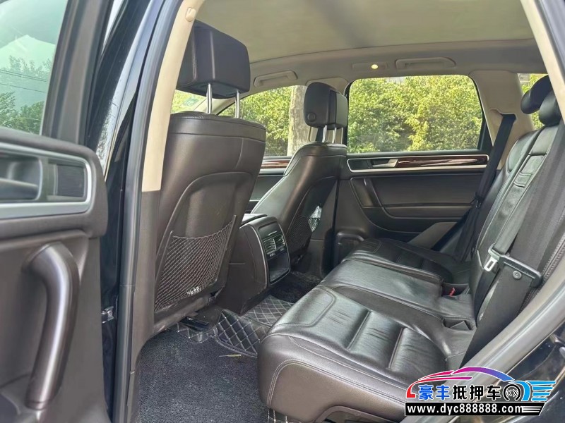 13年大众途锐轿车抵押车出售