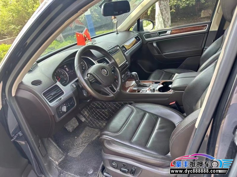 13年大众途锐轿车抵押车出售