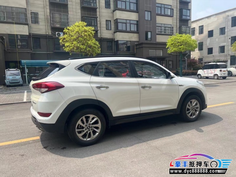 16年现代途胜轿车抵押车出售