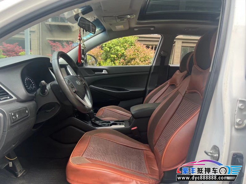 16年现代途胜轿车抵押车出售