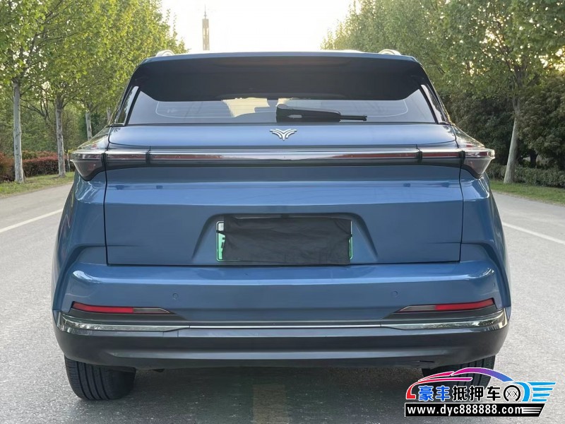 23年哪吒U轿车抵押车出售