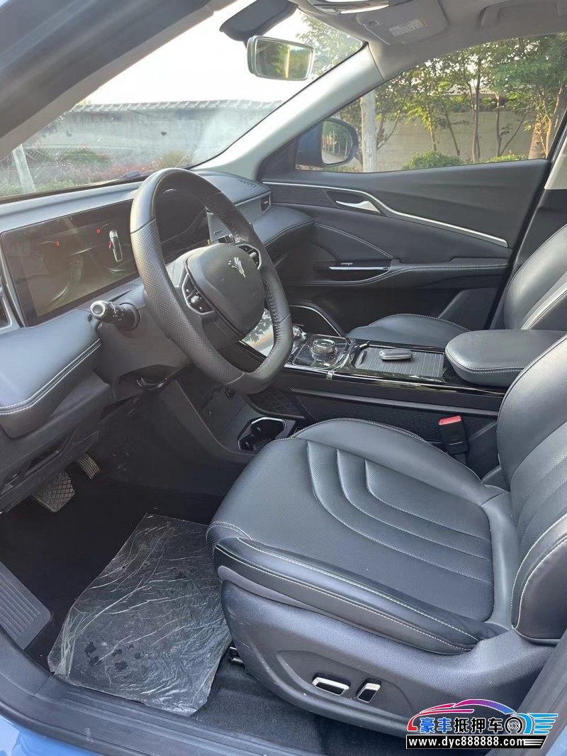 23年哪吒U轿车抵押车出售