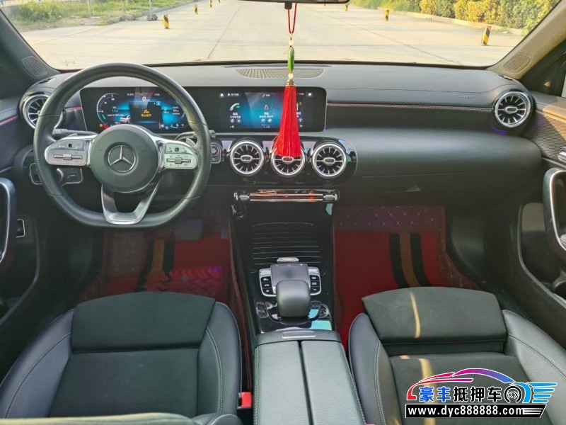 20年奔驰A轿车抵押车出售