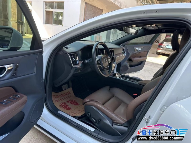 22年沃尔沃S60轿车抵押车出售
