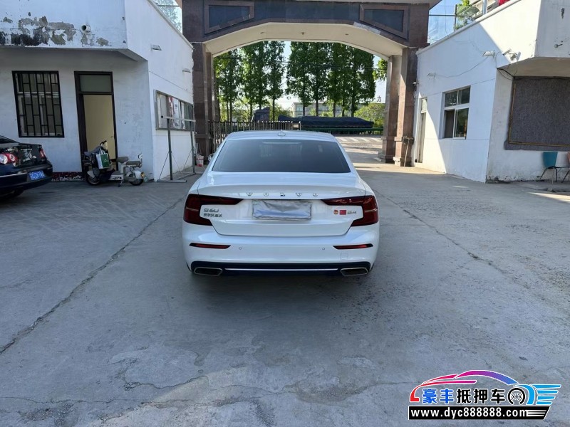 22年沃尔沃S60轿车抵押车出售