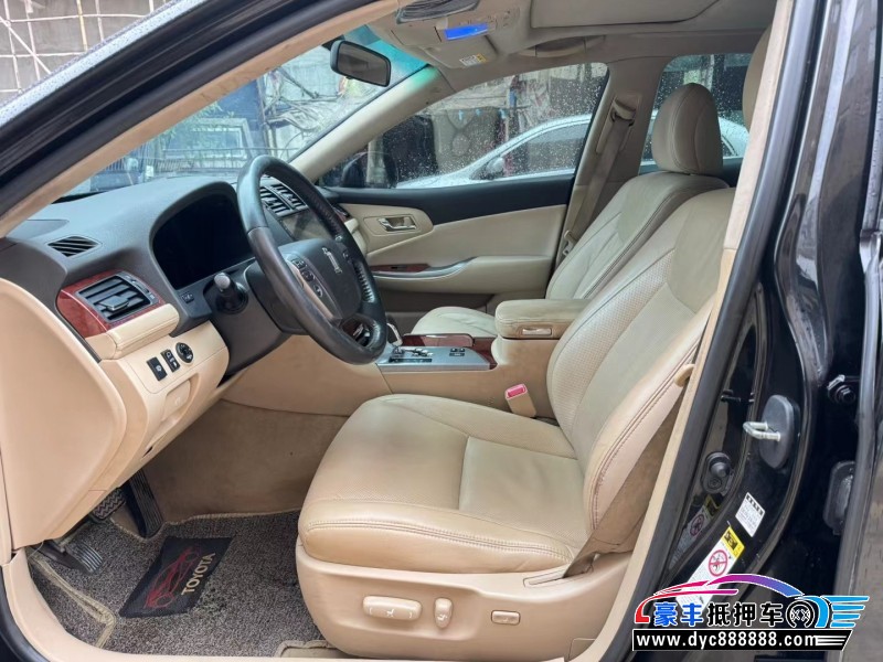 14年丰田皇冠轿车抵押车出售