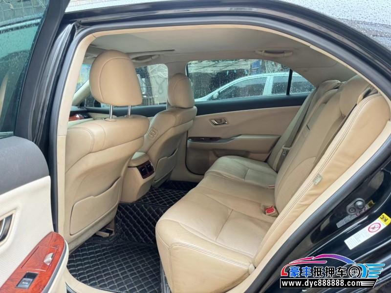 14年丰田皇冠轿车抵押车出售