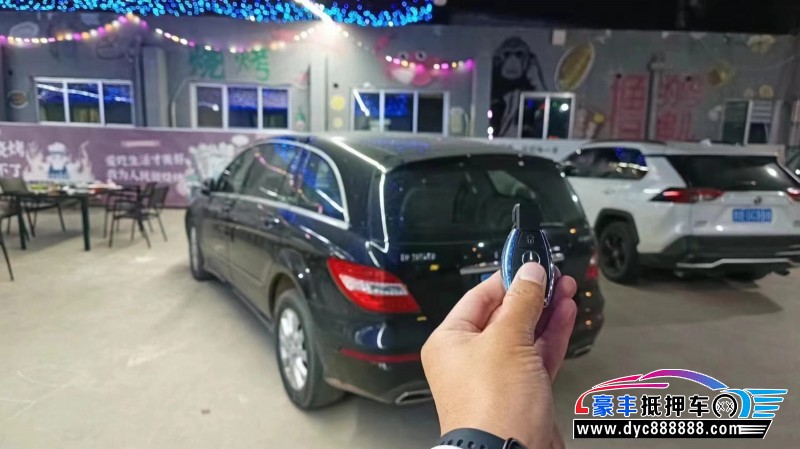 12年奔驰R轿车抵押车出售