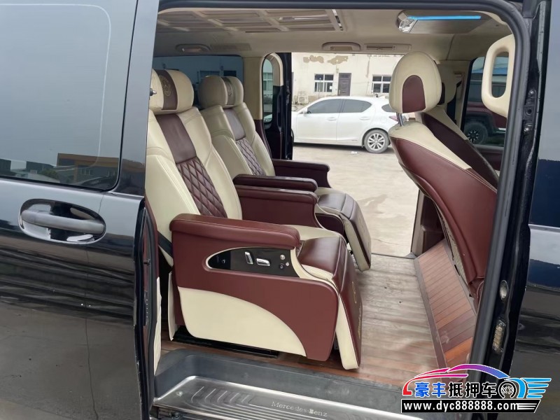 18年奔驰威霆轿车抵押车出售